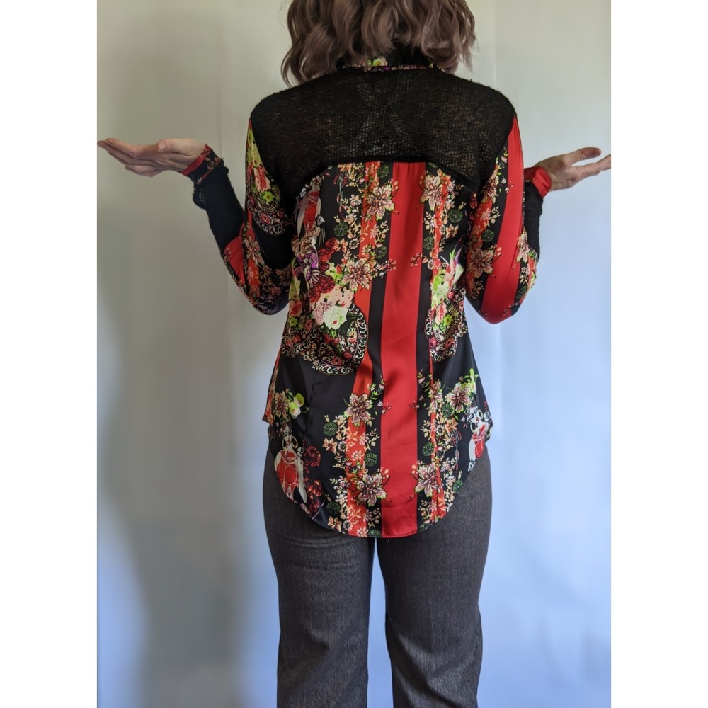 Abstract, multi-material button up. Red & black w/ floral & geisha print. US 6 - Picture 2 of 12